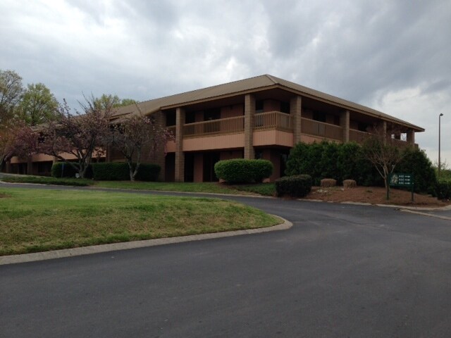 446 Metroplex Dr, Nashville, TN for sale - Building Photo - Image 3 of 8