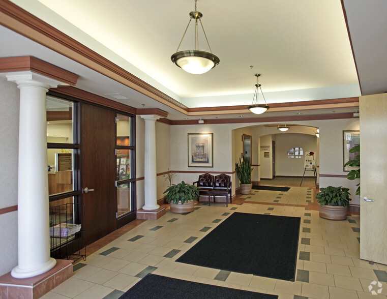 1185 Town Centre Dr, Eagan, MN for lease - Lobby - Image 2 of 14