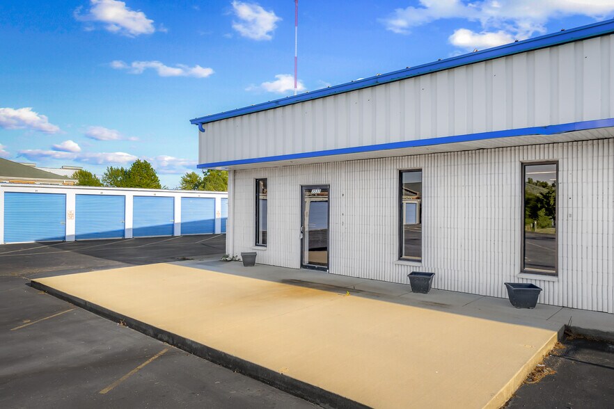 3537 W Two Mile House Rd, Columbus, IN à louer - Photo du bâtiment - Image 2 de 21
