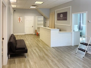 18 Genevieve Pl, Great Neck, NY à louer Photo intérieure- Image 2 de 10