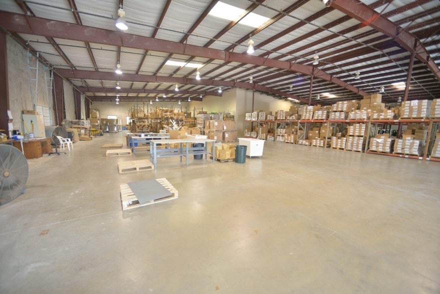 1608 Universal City Blvd, Universal City, TX à vendre - Photo du bâtiment - Image 3 de 7