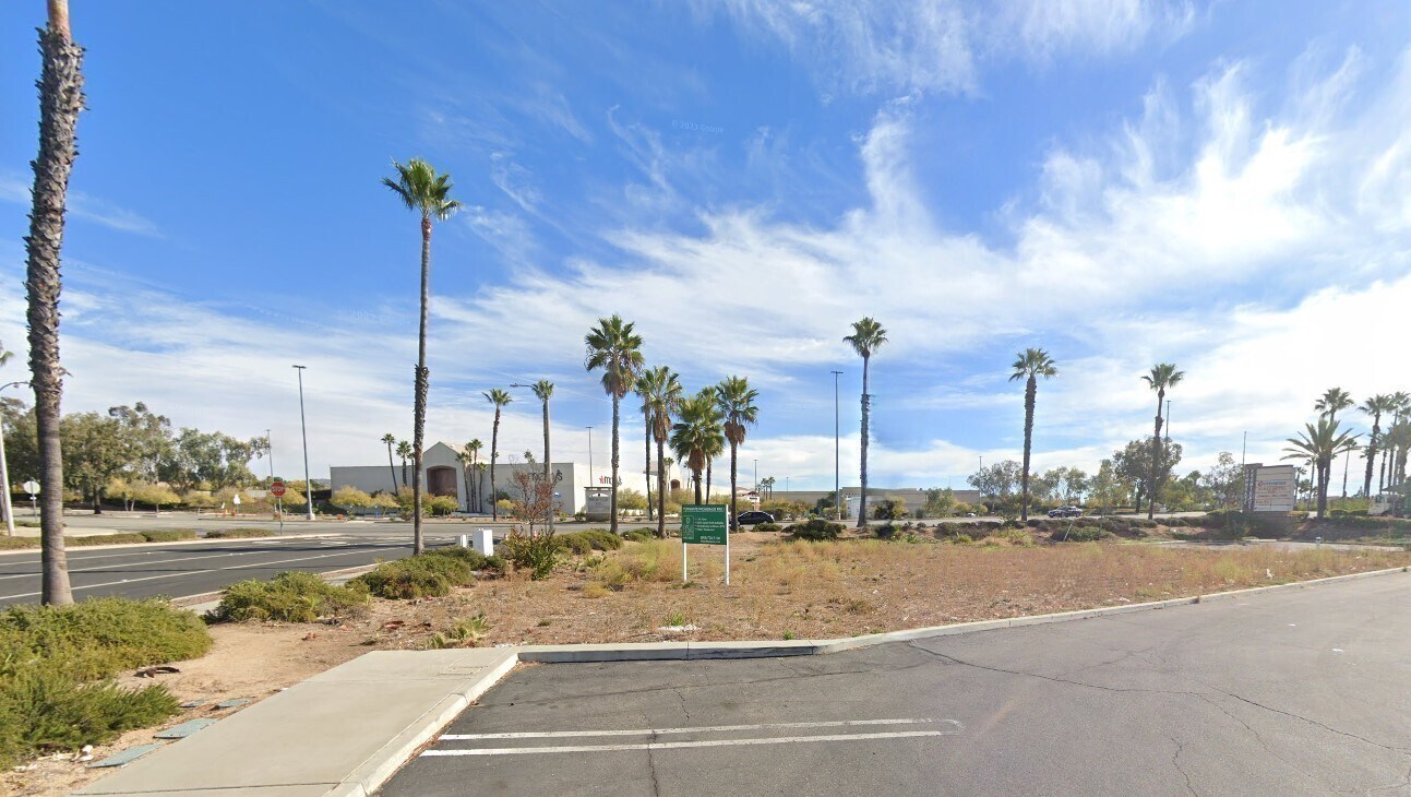 SEQ Day St. & Campus Pky, Moreno Valley, CA à vendre Autre- Image 1 de 7