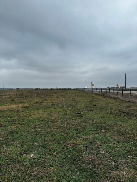 Roesler Rd, Needville, TX à vendre - Photo du bâtiment - Image 2 de 3