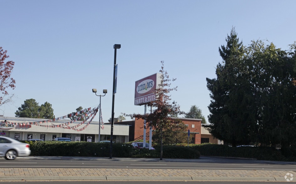 1952 W El Camino Real, Mountain View, CA for lease - Building Photo - Image 2 of 3