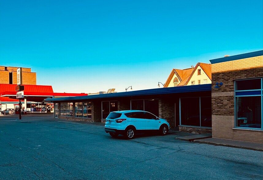 620 Cass St, La Crosse, WI à louer - Photo du bâtiment - Image 2 de 8