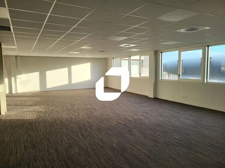 Industrial in Mérignac for lease - Interior Photo - Image 2 of 10