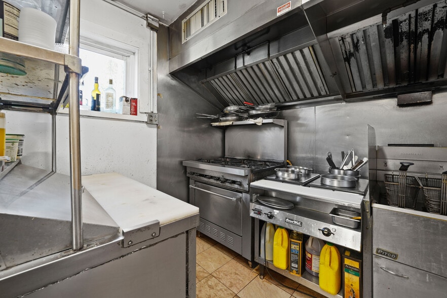 2452 State Route 207, Campbell Hall, NY for sale - Interior Photo - Image 3 of 24