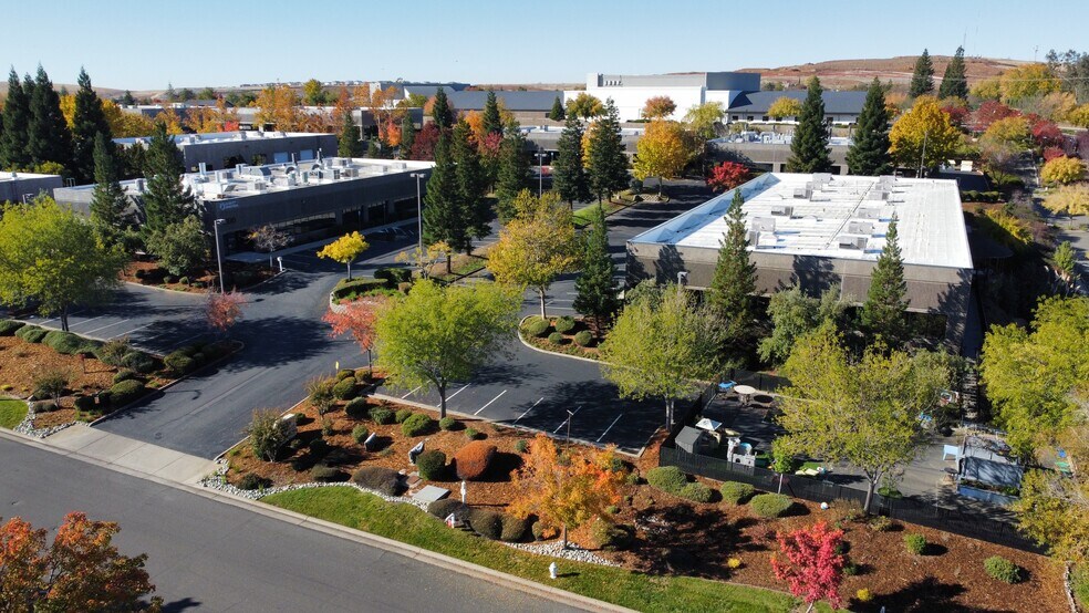 5001 Windplay Dr, El Dorado Hills, CA à louer - Photo du bâtiment - Image 1 de 17