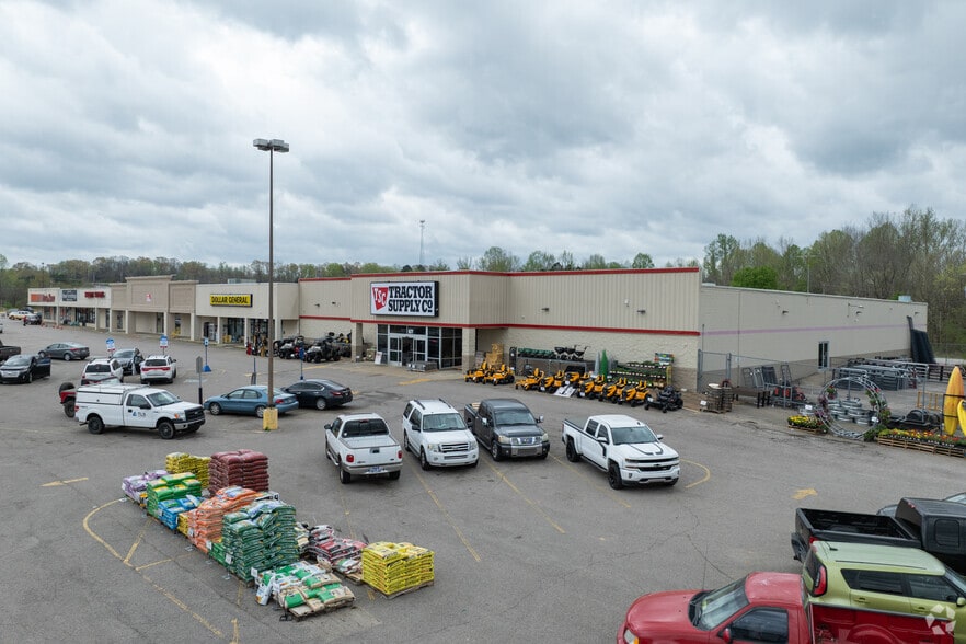 677 W Church St, Lexington, TN for lease - Building Photo - Image 1 of 27