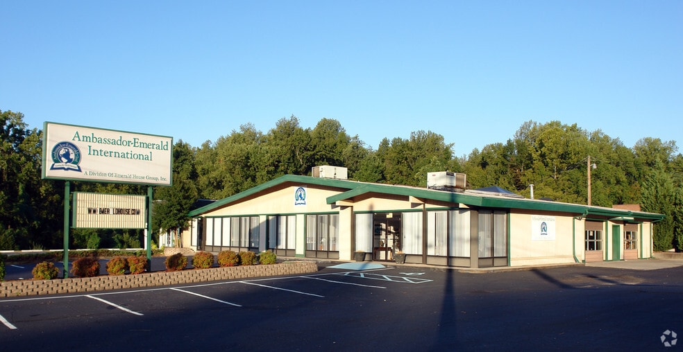 427 Wade Hampton Blvd, Greenville, SC for lease - Primary Photo - Image 3 of 5