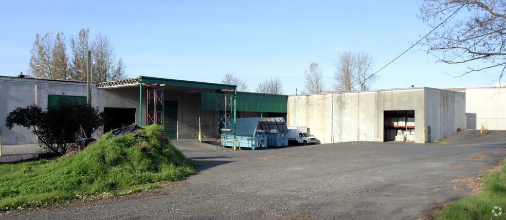 2621 NW Industrial, Portland, OR à louer - Photo du bâtiment - Image 2 de 5