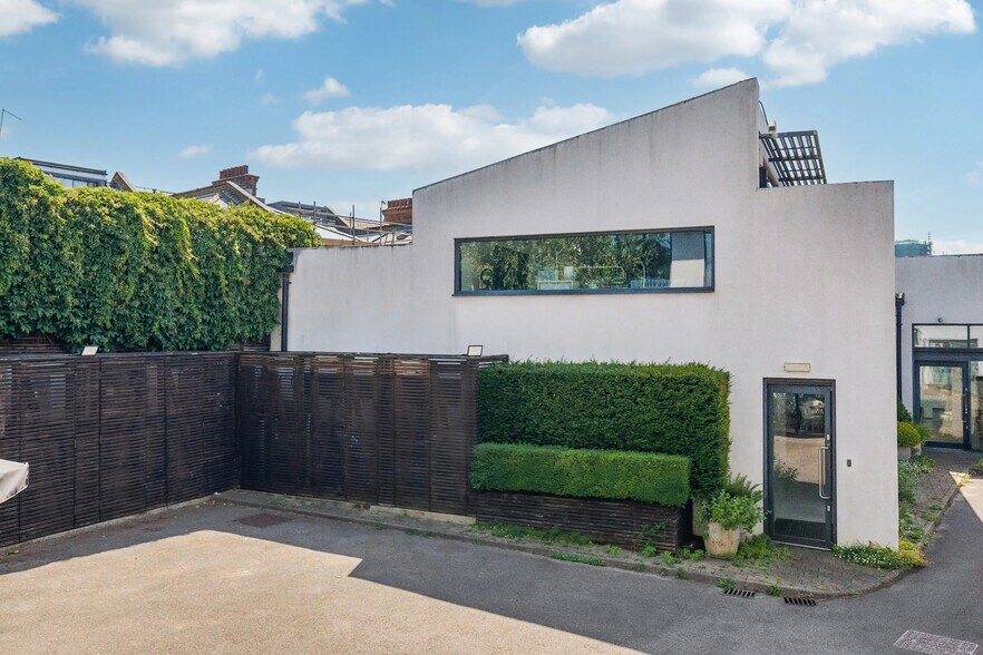 3 Latimer Pl, Londres à vendre - Photo du bâtiment - Image 2 de 18