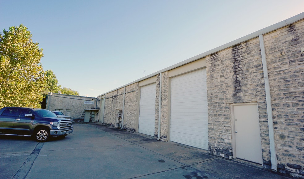 1406 Three Points Rd, Pflugerville, TX for lease - Building Photo - Image 2 of 5