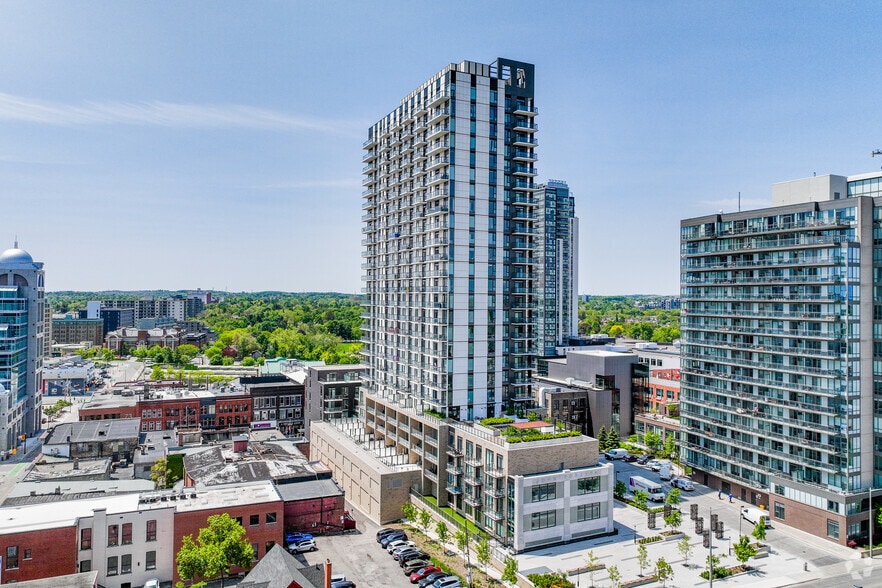 55 Duke St W, Kitchener, ON à louer - Photo du bâtiment - Image 3 de 5