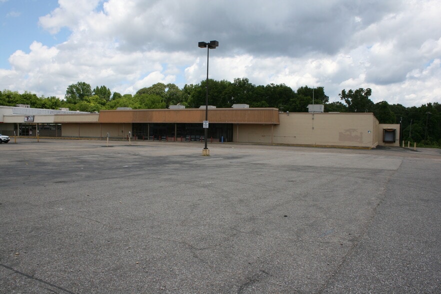 1302 Gilmer Ave, Tallassee, AL for lease - Building Photo - Image 3 of 4