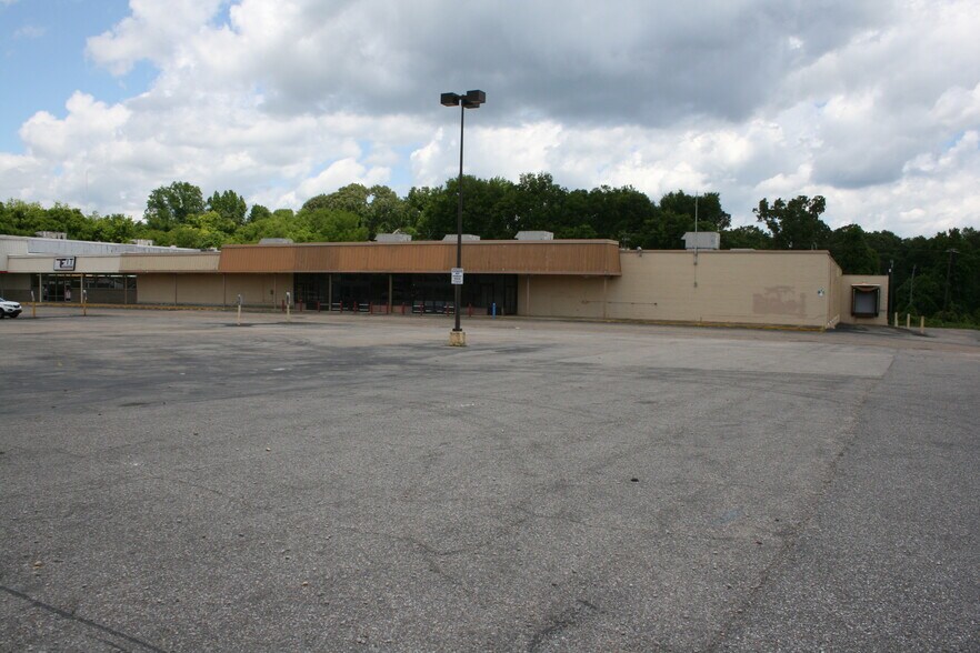 1302 Gilmer Ave, Tallassee, AL à louer - Photo du bâtiment - Image 2 de 4