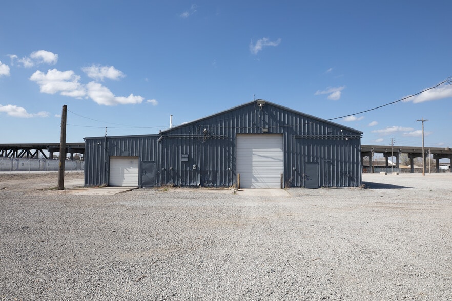 25 S Water St, Kansas City, KS for lease - Building Photo - Image 2 of 9