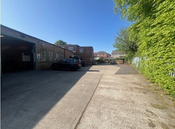 18 Victoria Way, Burgess Hill à louer - Photo du bâtiment - Image 2 de 3