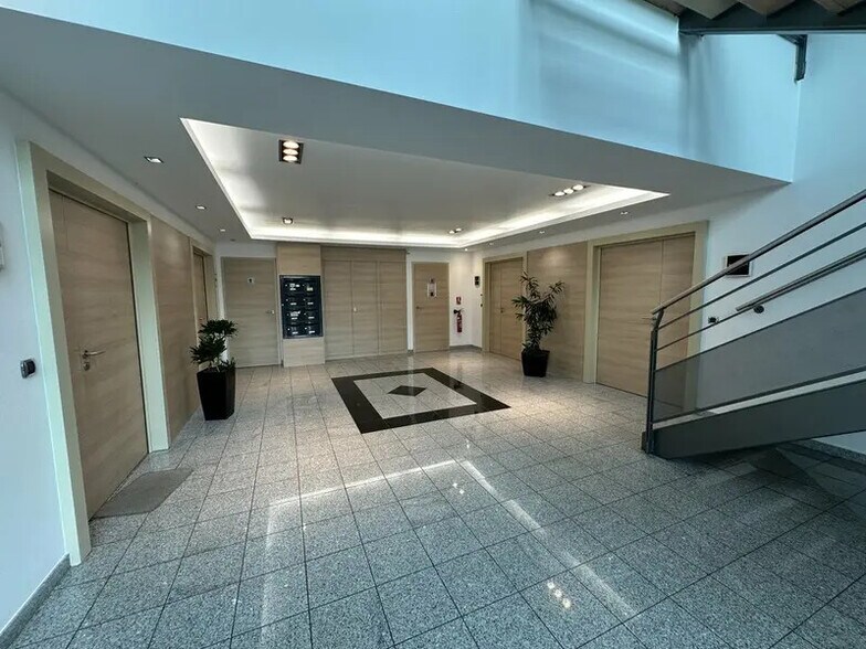 Bureau dans Schiltigheim à louer - Hall d’entrée - Image 3 de 5