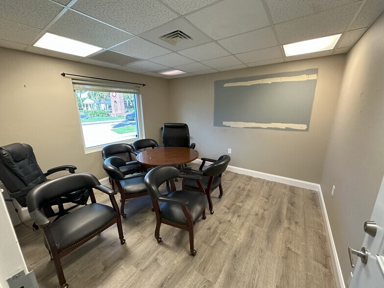 128 W Charlotte Ave, Punta Gorda, FL à vendre - Photo intérieure - Image 3 de 87