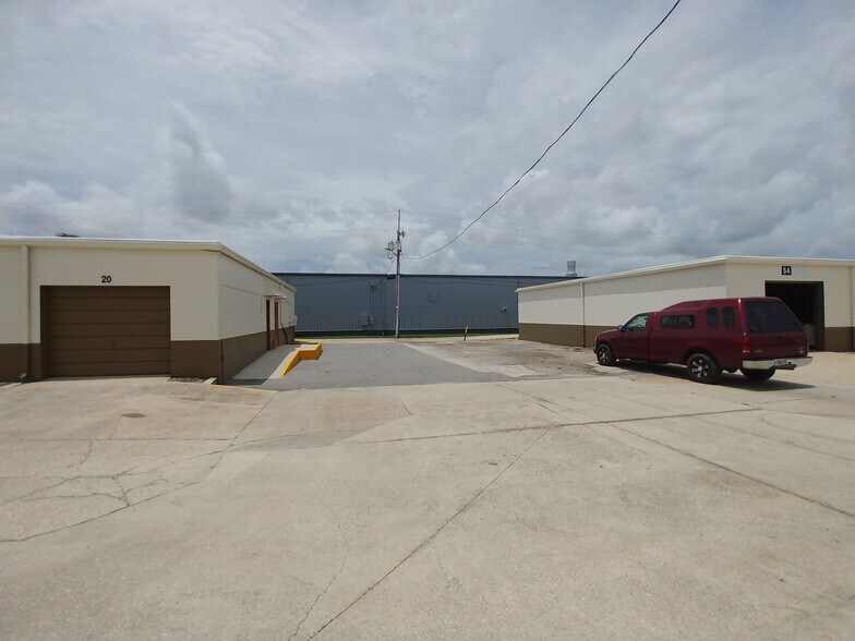 4745 126th Ave N, Clearwater, FL à louer - Photo du bâtiment - Image 3 de 8