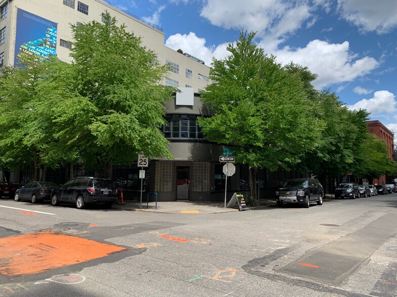 1321-1321 NW Hoyt St, Portland, OR à louer - Photo du bâtiment - Image 2 de 4