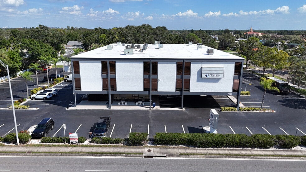 7901 4th St N, Saint Petersburg, FL for lease - Building Photo - Image 3 of 4