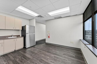 7301 Ohms Ln, Edina, MN à louer Photo intérieure- Image 1 de 15