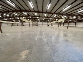 1014 Industrial Park Dr, Clinton, MS for lease Interior Photo- Image 1 of 4