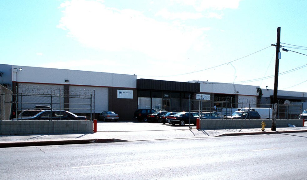 2080 E 25th St, Vernon, CA à louer - Photo du bâtiment - Image 2 de 3