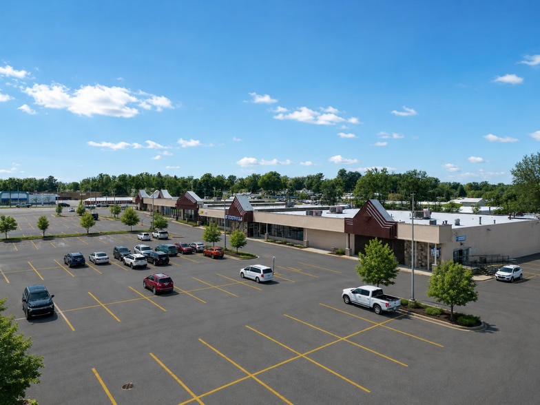 579-605 N Cedar St, Imlay City, MI for lease - Building Photo - Image 2 of 9
