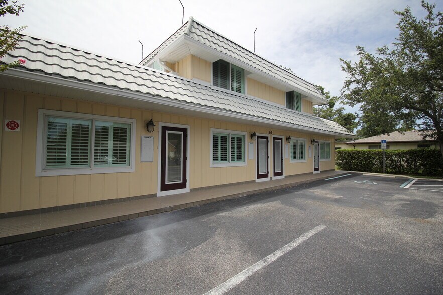 36 Tropic Blvd W, Largo, FL à louer - Photo du bâtiment - Image 2 de 4