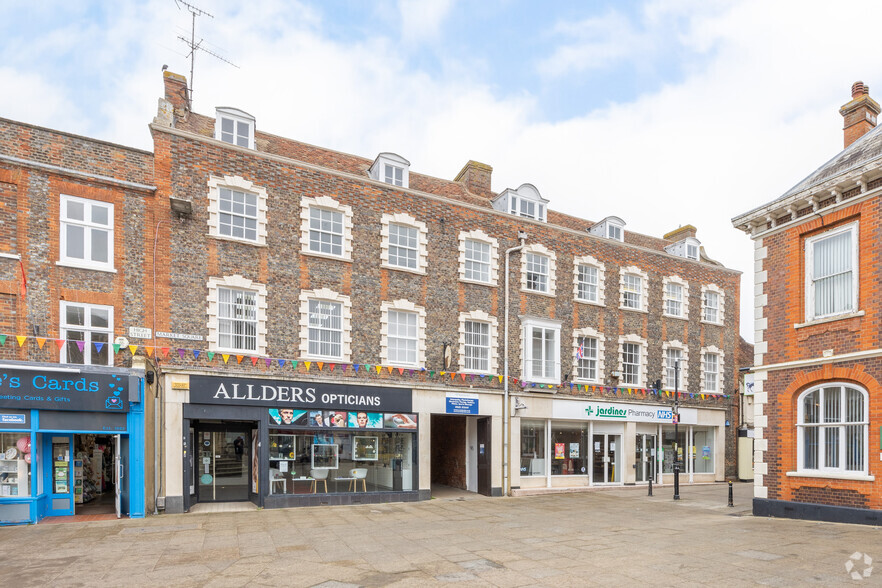 3-5 Market Sq, Leighton Buzzard for lease - Primary Photo - Image 1 of 5