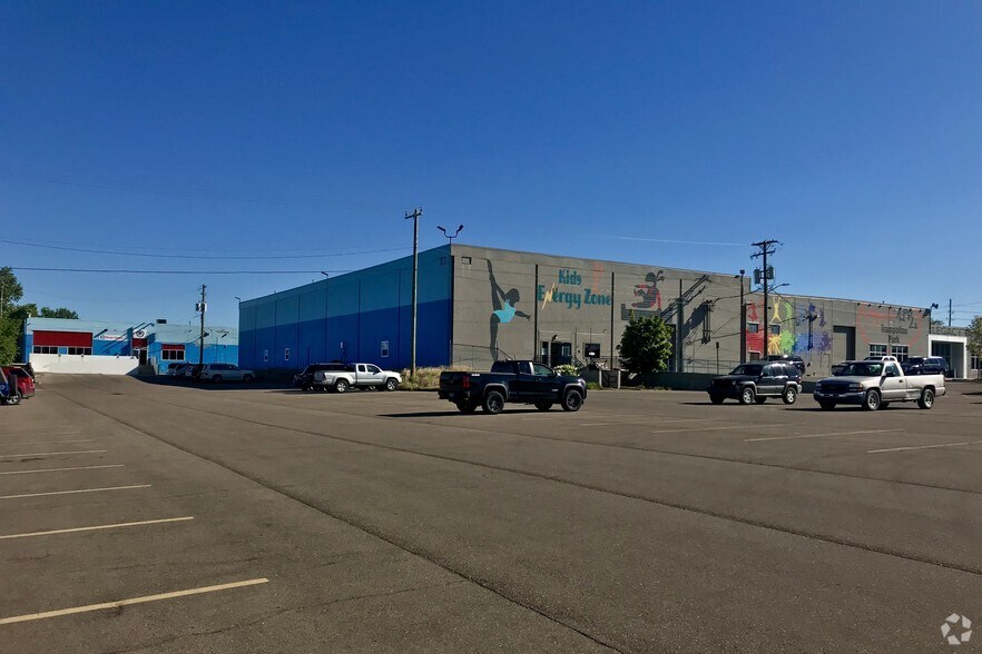 925 N Lapeer Rd, Oxford, MI à louer - Photo du bâtiment - Image 3 de 8