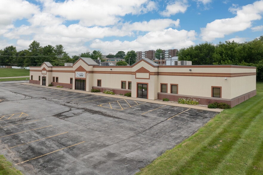 1602 N Woodbine Rd, Saint Joseph, MO for lease - Building Photo - Image 1 of 55