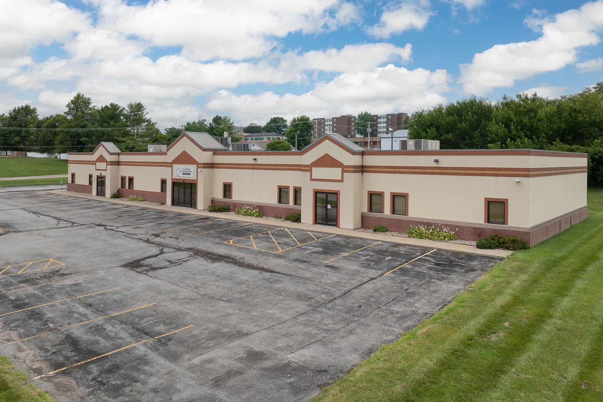 1602 N Woodbine Rd, Saint Joseph, MO for lease Building Photo- Image 1 of 56
