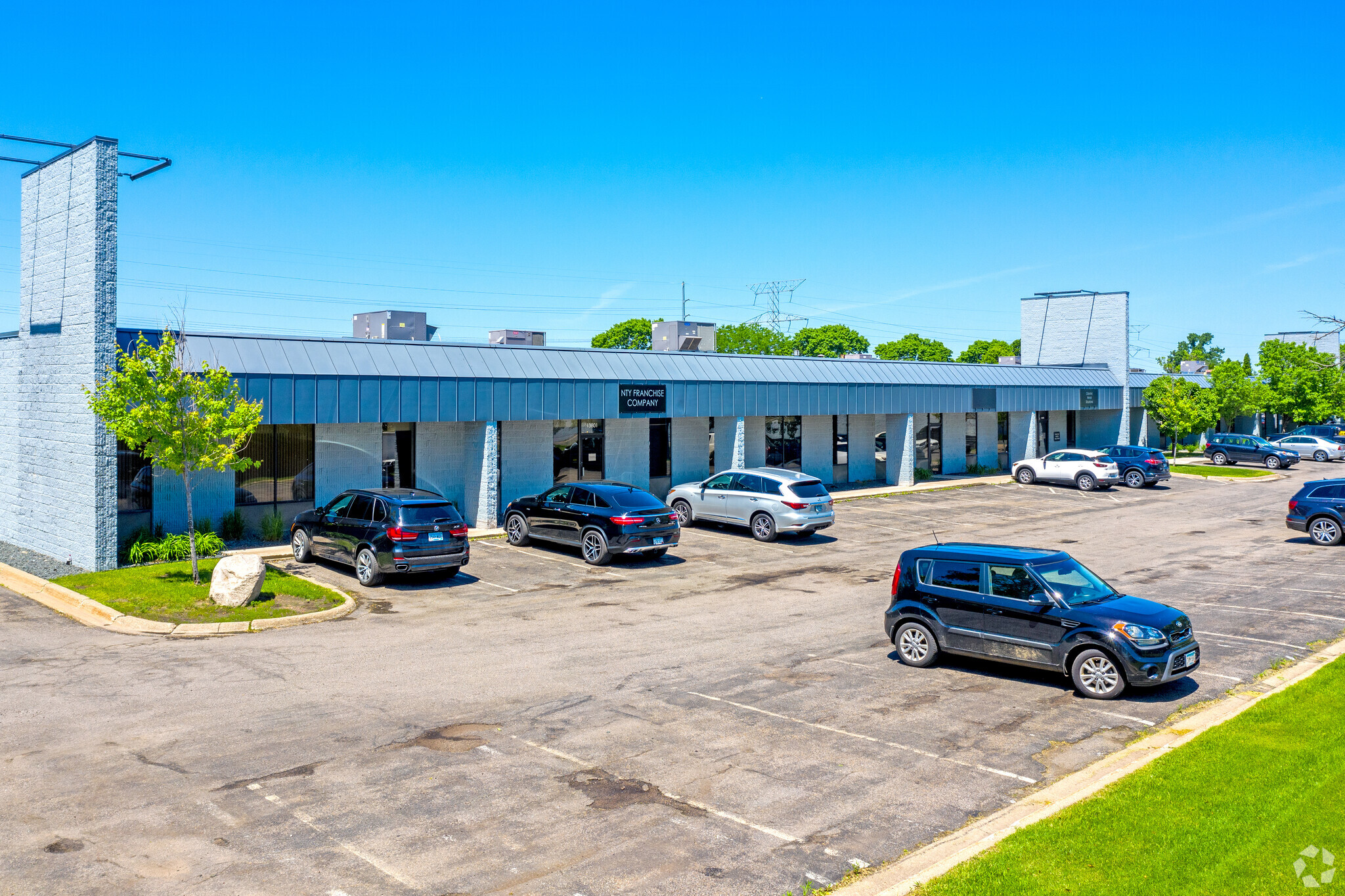 13801-13855 Industrial Park Blvd, Minneapolis, MN à louer Photo du b timent- Image 1 de 3