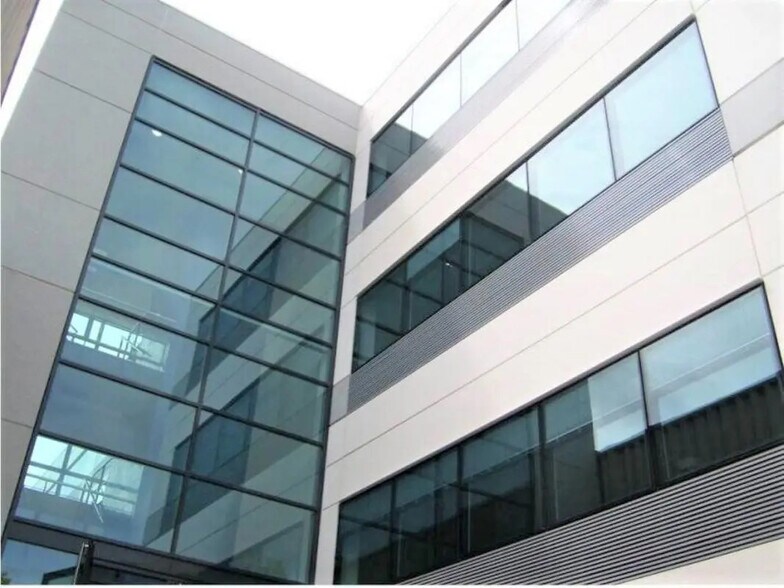 Flex dans Blagnac à louer - Photo du bâtiment - Image 2 de 40