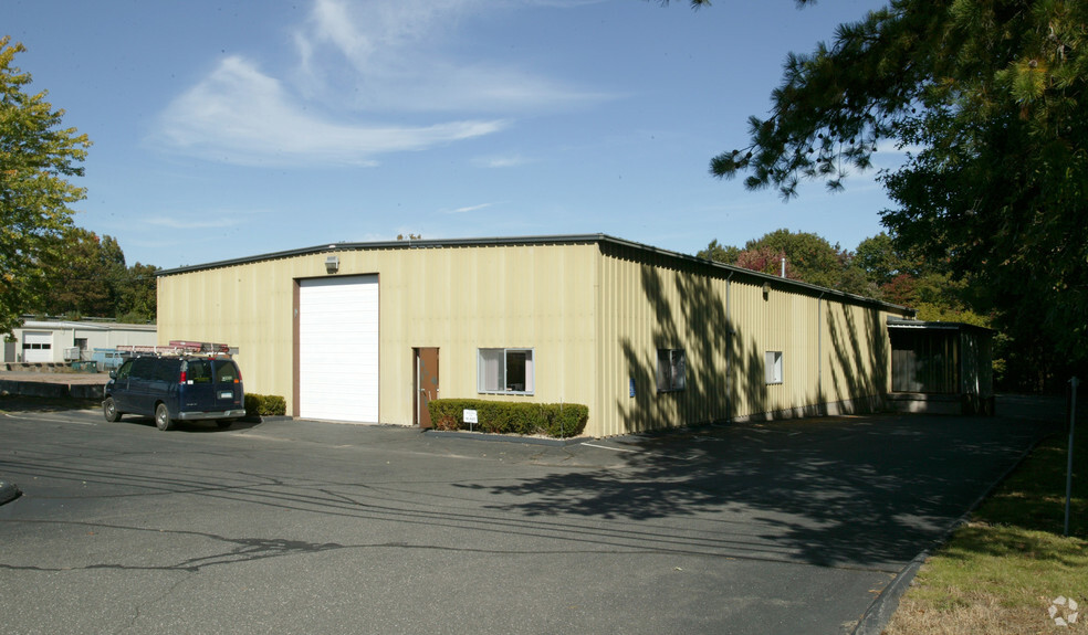 14 E Newberry Rd, Bloomfield, CT for lease - Building Photo - Image 2 of 3