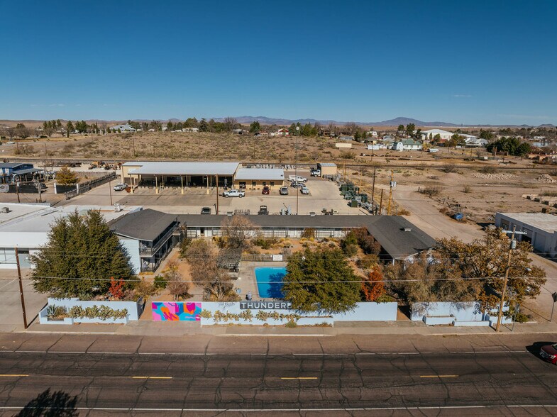 601 W San Antonio St, Marfa, TX à vendre - Photo principale - Image 1 de 26