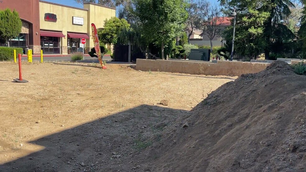 34362 Yucaipa Blvd, Yucaipa, CA à louer - Vidéo sur l’inscription commerciale - Image 2 de 11