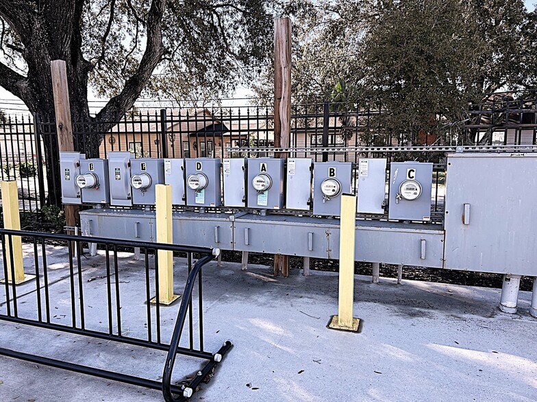 12017 Carlsbad St, Houston, TX à louer - Photo du bâtiment - Image 2 de 14