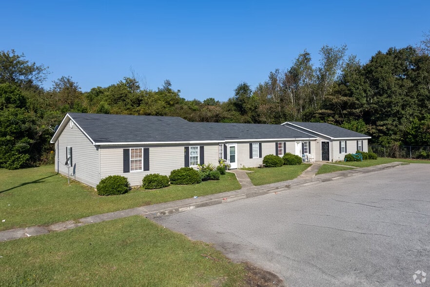 Value-Add Multifamily Community | Albany portefeuille de 3 propriétés à vendre sur LoopNet.ca - Photo du bâtiment - Image 2 de 8