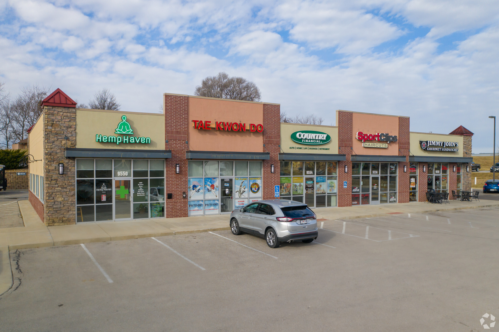 9552-9558 N McGee St, Kansas City, MO for lease Primary Photo- Image 1 of 6