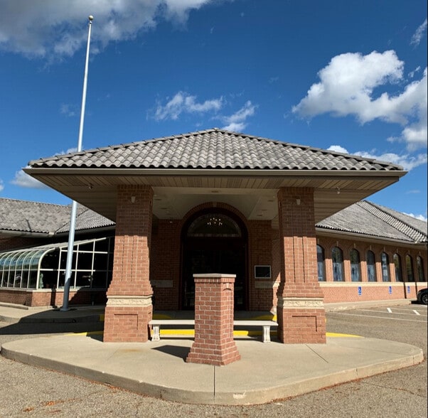 3656 Dressler Rd NW, Canton, OH for sale - Building Photo - Image 2 of 14