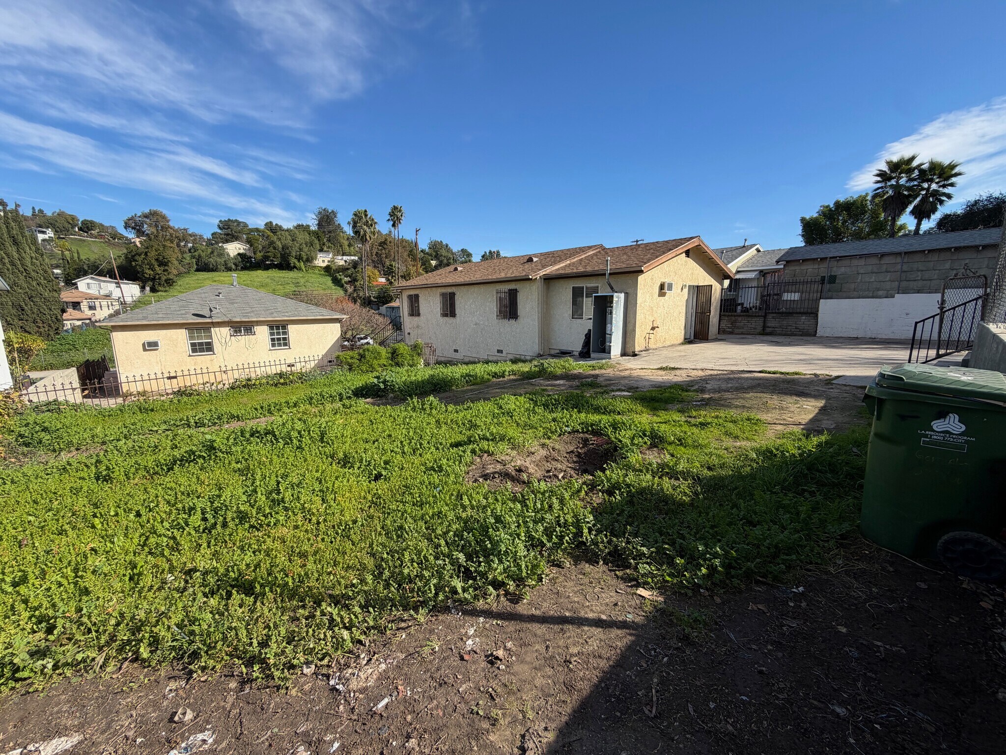 Avenue 33 Redevelopment Portfolio portefeuille de 2 propriétés à vendre sur LoopNet.ca Photo principale- Image 1 de 10