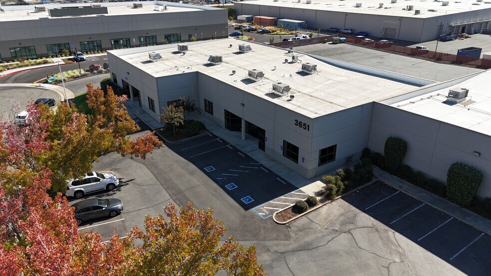 3651 Business Dr, Sacramento, CA à vendre - Photo du bâtiment - Image 2 de 14