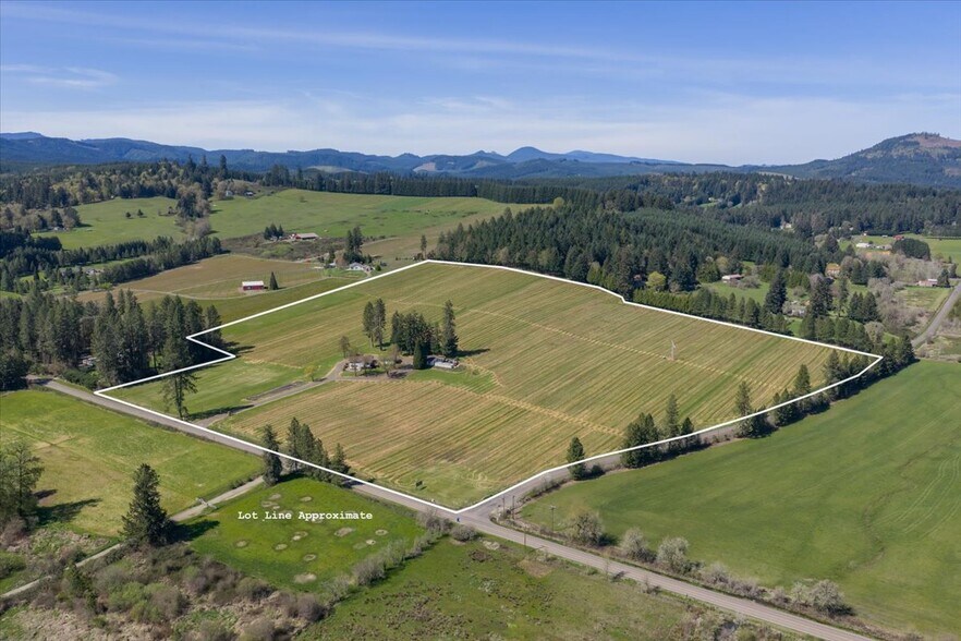 25357 High Pass Rd, Junction City, OR à vendre - Photo du bâtiment - Image 2 de 35