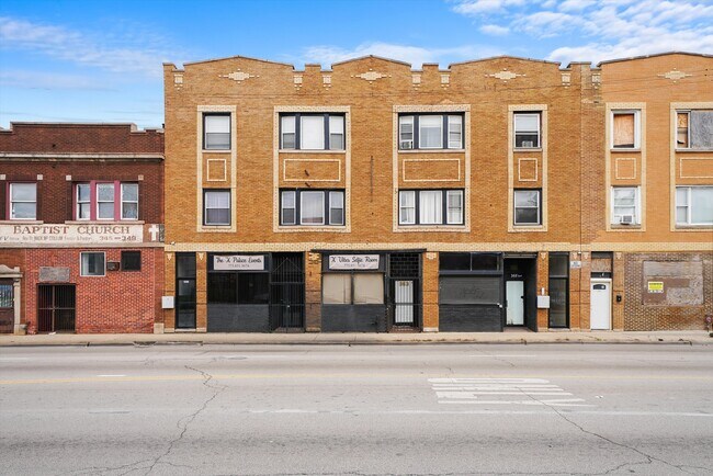 More details for 351 S Cicero Ave, Chicago, IL - Retail for Sale