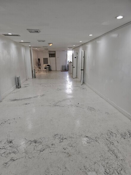 200-15 Linden Blvd, Saint Albans, NY à louer - Photo intérieure - Image 3 de 3